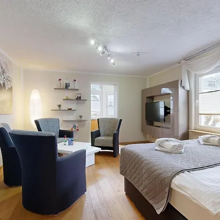 Strandnahe Fewo, Rosa In