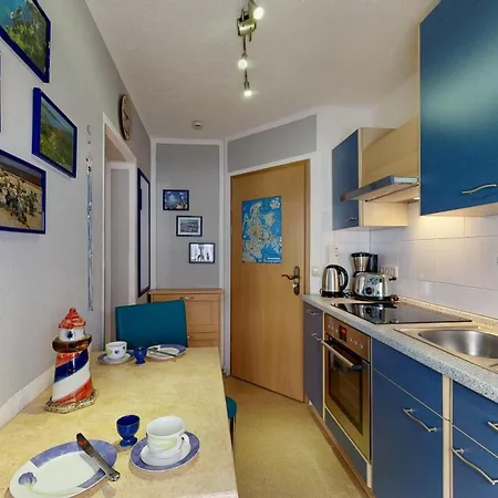 Strandnahe Fewo, Rosa In *