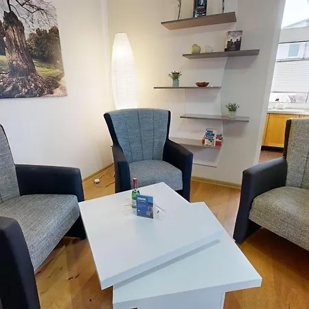 Strandnahe Fewo, Rosa In *