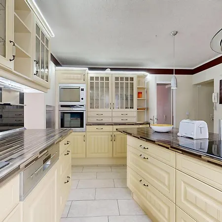 Strandnahe Fewo, Rosa In *